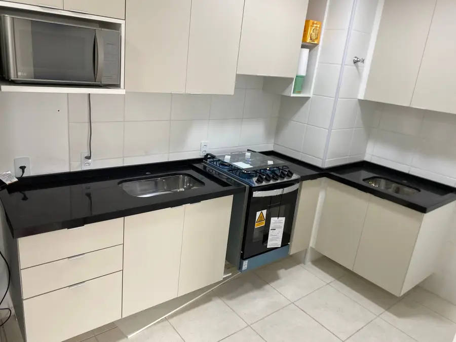 Cozinha em L com cuba, em Preto São Gabriel
