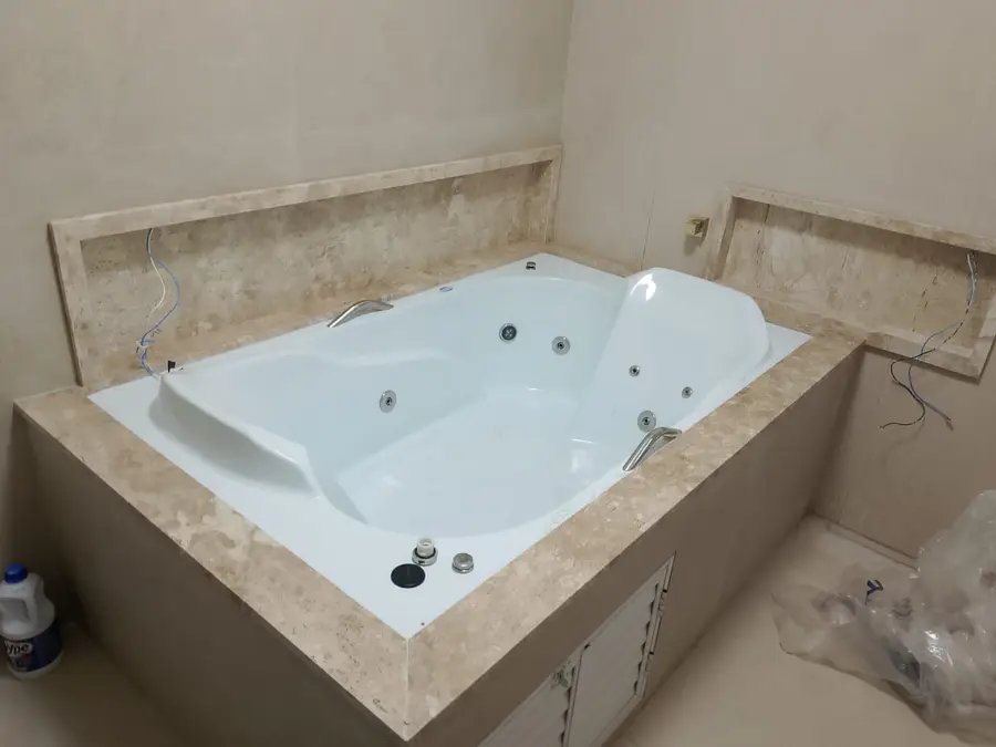 Moldura de banheira, em Travertino Bahia
